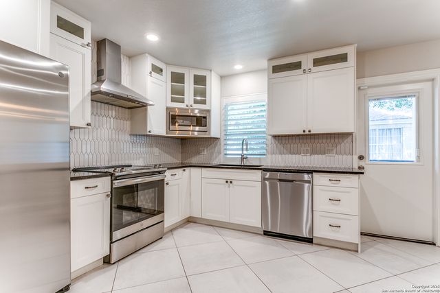 488 E Olmos Dr Apt 2, San Antonio, TX 78212