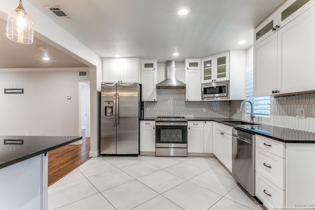 488 E Olmos Dr Apt 2, San Antonio, TX 78212