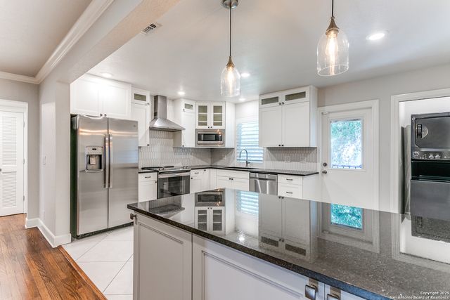 488 E Olmos Dr Apt 2, San Antonio, TX 78212