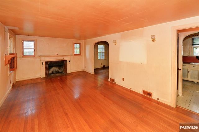 125 Eastview Avenue, Leonia, NJ 07605