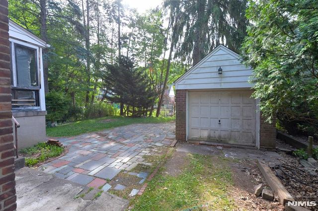 125 Eastview Avenue, Leonia, NJ 07605