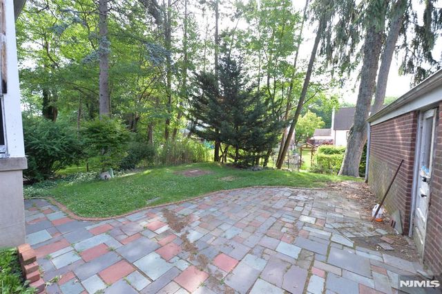 125 Eastview Avenue, Leonia, NJ 07605