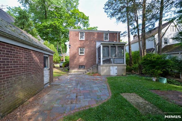 125 Eastview Avenue, Leonia, NJ 07605