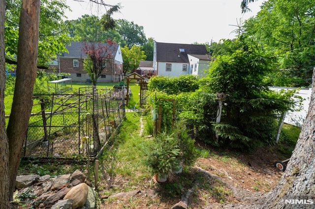 125 Eastview Avenue, Leonia, NJ 07605