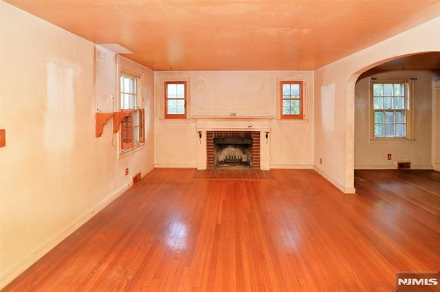 125 Eastview Avenue, Leonia, NJ 07605