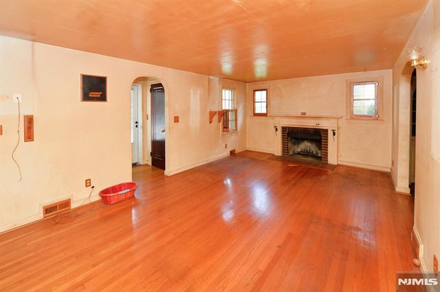 125 Eastview Avenue, Leonia, NJ 07605
