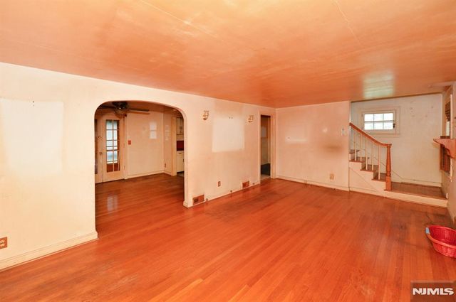 125 Eastview Avenue, Leonia, NJ 07605