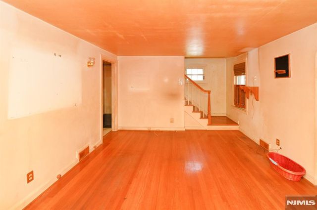 125 Eastview Avenue, Leonia, NJ 07605