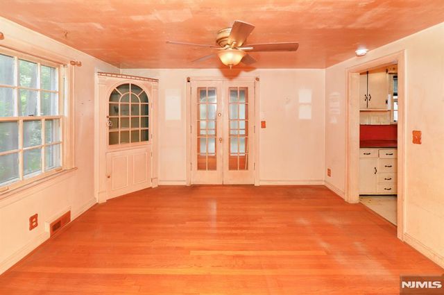 125 Eastview Avenue, Leonia, NJ 07605