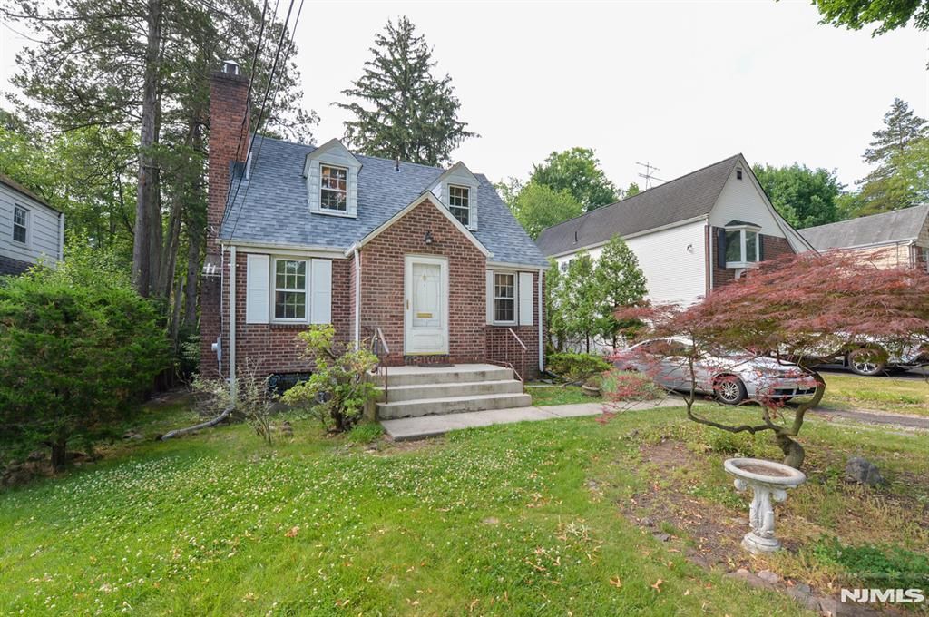 125 Eastview Avenue, Leonia, NJ 07605