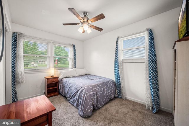 1 MAPLEWOOD CT, Douglassville, PA 19518