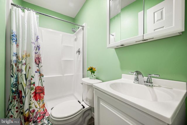 1 MAPLEWOOD CT, Douglassville, PA 19518