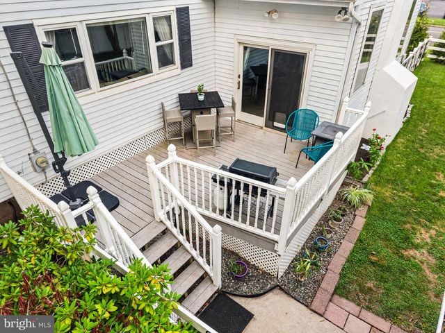 1 MAPLEWOOD CT, Douglassville, PA 19518