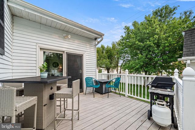 1 MAPLEWOOD CT, Douglassville, PA 19518