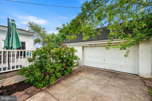 1 MAPLEWOOD CT, Douglassville, PA 19518