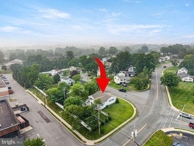 1 MAPLEWOOD CT, Douglassville, PA 19518