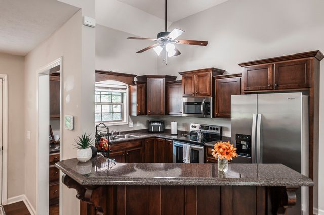1028 Chris Dr, Portland, TN 37148