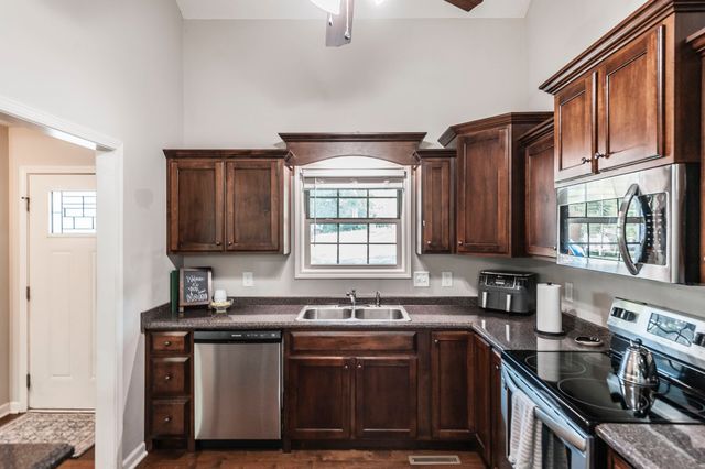 1028 Chris Dr, Portland, TN 37148
