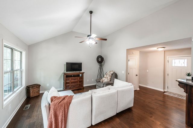 1028 Chris Dr, Portland, TN 37148