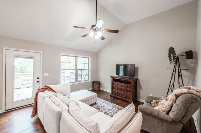1028 Chris Dr, Portland, TN 37148