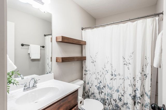 1028 Chris Dr, Portland, TN 37148