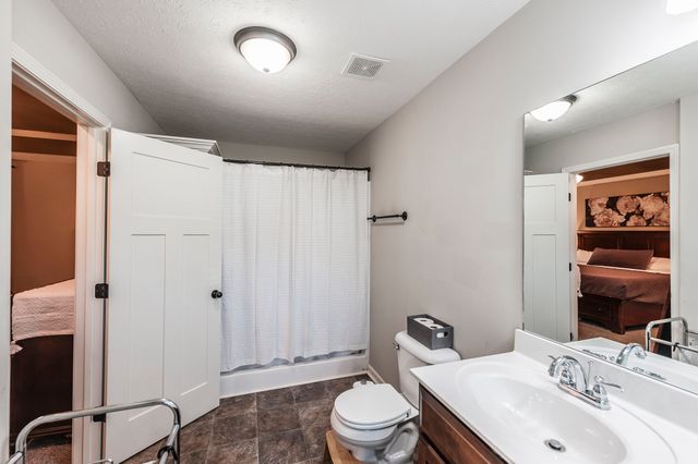 1028 Chris Dr, Portland, TN 37148