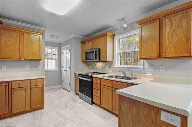 415 Torey Pines Court, Winston-salem, NC 27105