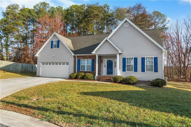 415 Torey Pines Court, Winston-salem, NC 27105