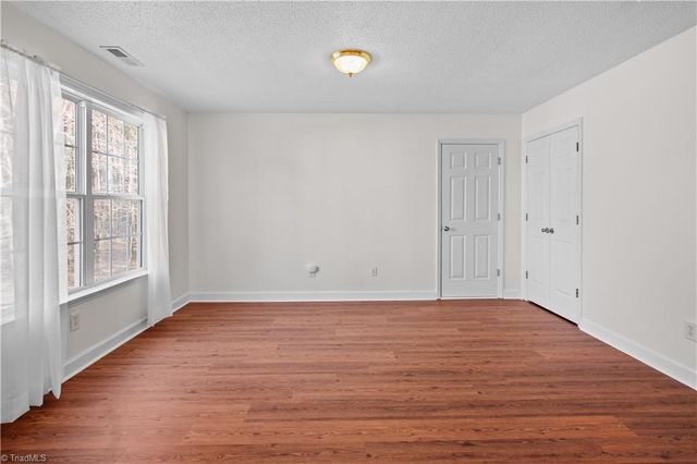 415 Torey Pines Court, Winston-salem, NC 27105