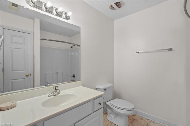 415 Torey Pines Court, Winston-salem, NC 27105