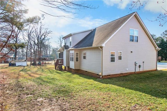 415 Torey Pines Court, Winston-salem, NC 27105