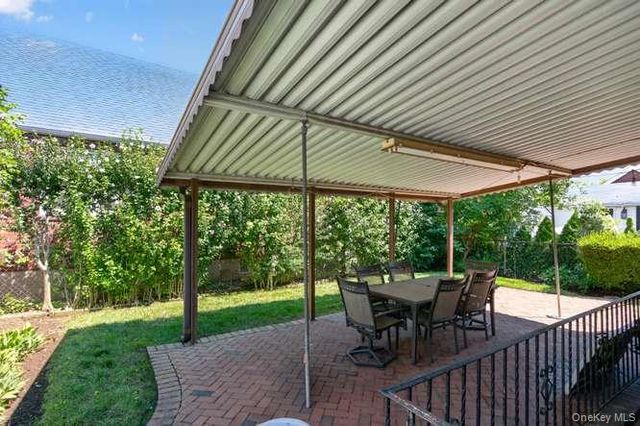 43 Stewart Avenue, Garden City, NY 11530