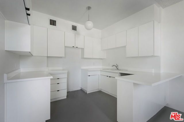 4411 Los Feliz Boulevard 202, Los Angeles, CA 90027