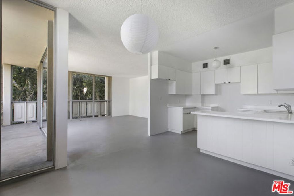 4411 Los Feliz Boulevard 202, Los Angeles, CA 90027
