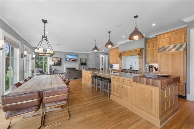 2705 W 112th Street, Leawood, KS 66211