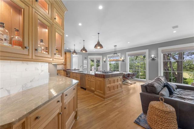 2705 W 112th Street, Leawood, KS 66211