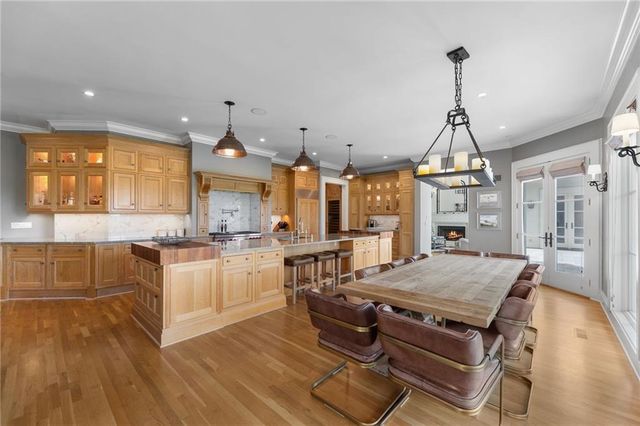 2705 W 112th Street, Leawood, KS 66211
