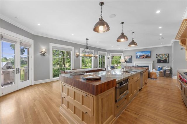 2705 W 112th Street, Leawood, KS 66211
