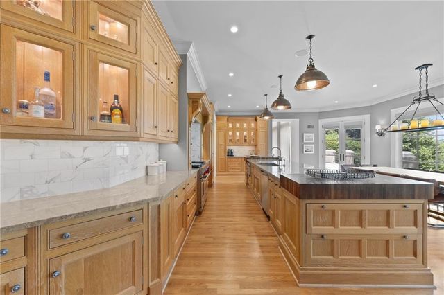 2705 W 112th Street, Leawood, KS 66211