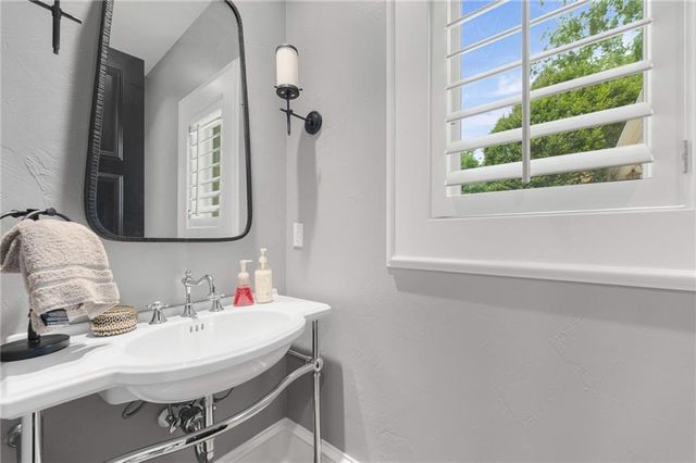 2705 W 112th Street, Leawood, KS 66211