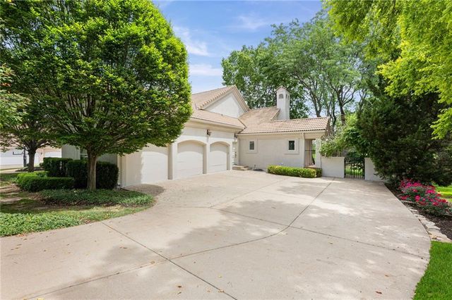 2705 W 112th Street, Leawood, KS 66211