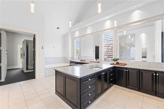 2705 W 112th Street, Leawood, KS 66211
