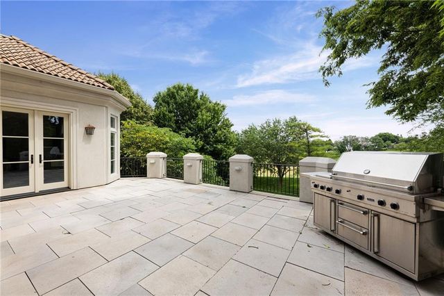 2705 W 112th Street, Leawood, KS 66211