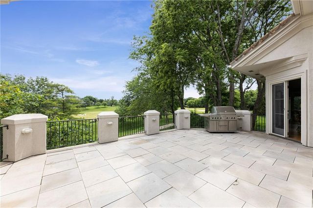 2705 W 112th Street, Leawood, KS 66211