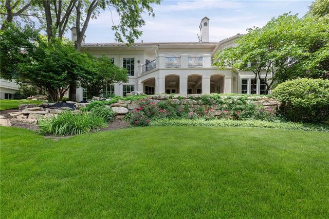 2705 W 112th Street, Leawood, KS 66211