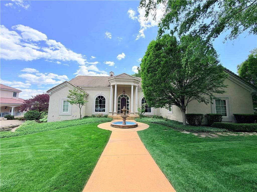 2705 W 112th Street, Leawood, KS 66211