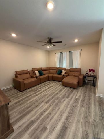 12850 Silverbell Ave, Denham Springs, LA 70726