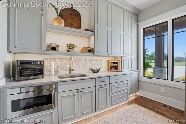 2947 7 Mile Road, South Lyon, MI 48178