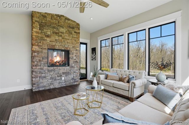 2947 7 Mile Road, South Lyon, MI 48178