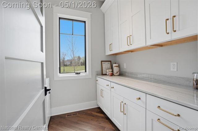 2947 7 Mile Road, South Lyon, MI 48178